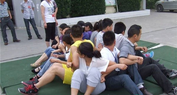 拓展项目坐地起身
